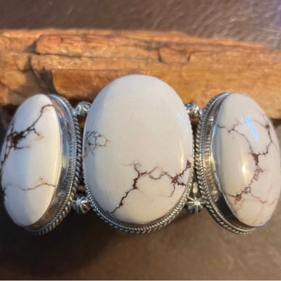 Sterling Sterling White Horse Cuff - Picture 1 of 5